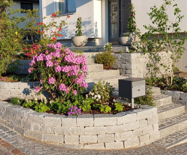 Kleinmauersteine mit Treppe, Luserna Glacier